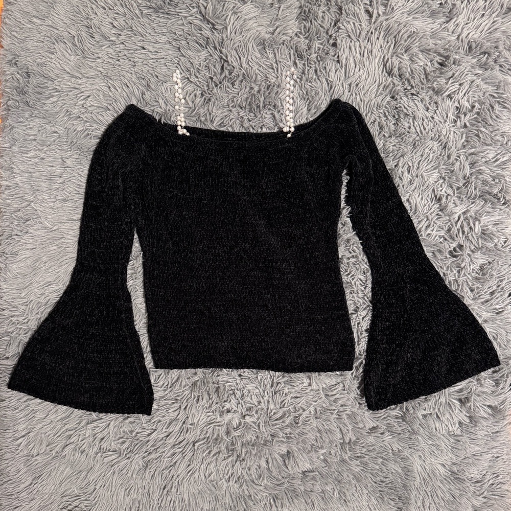 NWOT Venus Sweater Cold Shoulder Faux Pearl Adjustable Shoulder Ties Size S